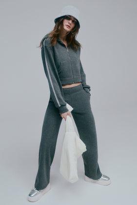 Enavant SIDE TRIM SEMI-WIDE PANT in the color Charcoal